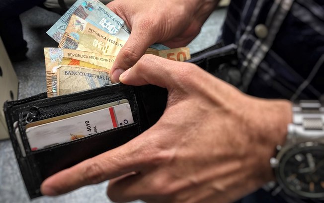 Governo eleito vai sugerir novo mínimo de R$ 1.320 para 2023