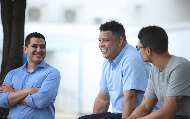 Pedro Martins e Ronaldo Fenômeno em conversa no clube 
