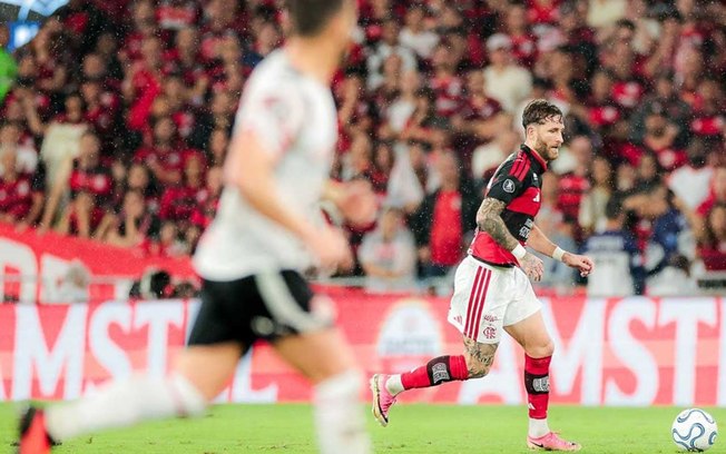 Zagueiro Léo Pereira fez quatro cruzamentos em Flamengo x Estudiantes