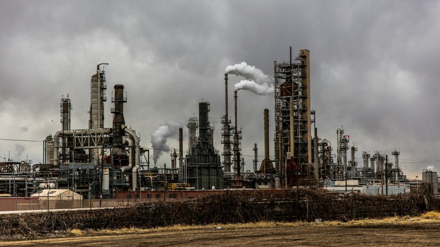 Estudo traça US$ 9 trilhões em prejuízos por ondas de calor a cinco petroleiras Estudo traça US$ 9 trilhões em prejuízos por ondas de calor a cinco petroleiras