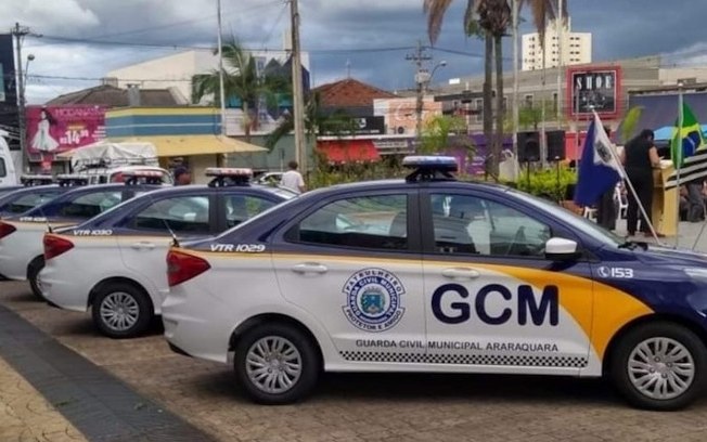 Moção de apoio reconhece ação da GCM com moradores de rua no Centro de Araraquara Moção de apoio reconhece ação da GCM com moradores de rua no Centro de Araraquara