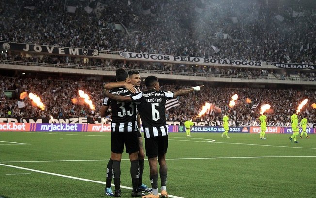 Botafogo recebe o Atlético-GO em busca da primeira vitória no Brasileirão
