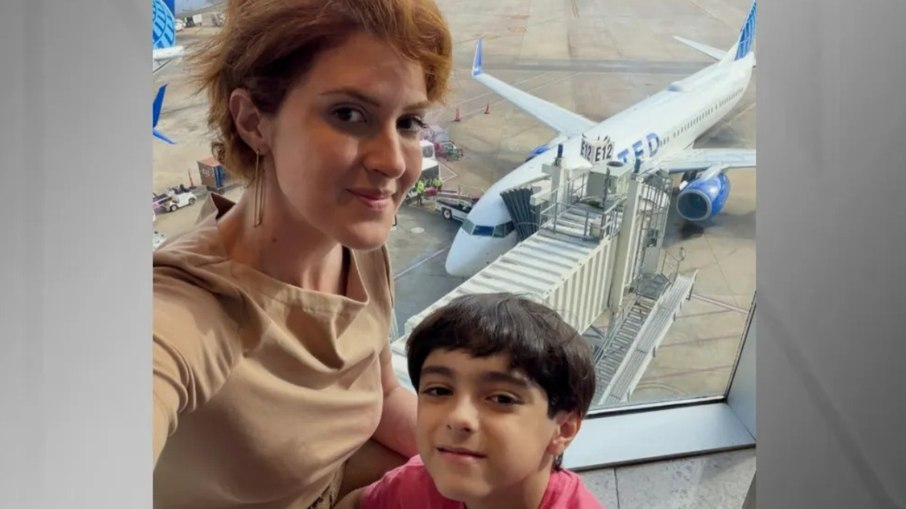 Mila ao lado do filho
