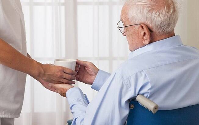 Pessoas acima de 60 anos têm condições especiais para acessar planos de saúde garantidos pelo Estatuto do Idoso