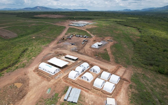 Uso de tenda pode otimizar o trabalho no canteiro de obras