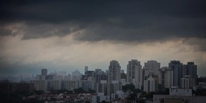 Previsão de chuva e ventos de até 60 km/h neste domingo em SP