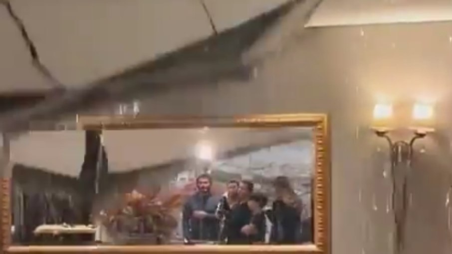 Teto do restaurante Madalosso desaba em Curitiba Teto do restaurante Madalosso desaba em Curitiba