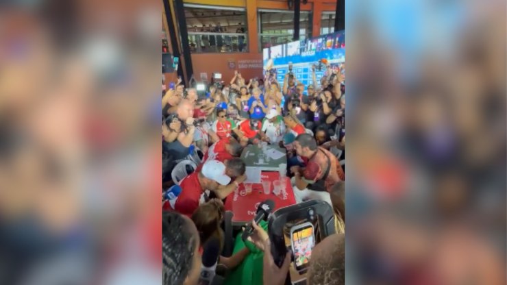 Veja o momento exato em que a Mocidade Alegre é anunciada campeã