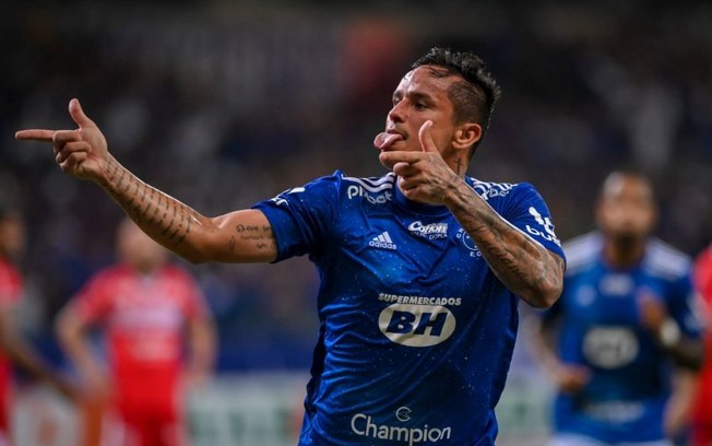 Artilheiro do Cruzeiro, Edu participou de 32% dos gols celestes na temporada