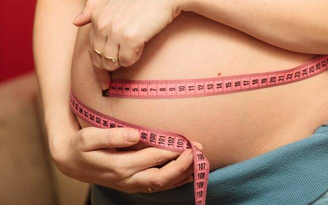 O ganho de peso na gravidez vai variar de mulher para mulher, mas a média é de nove a dez quilos durante os nove meses