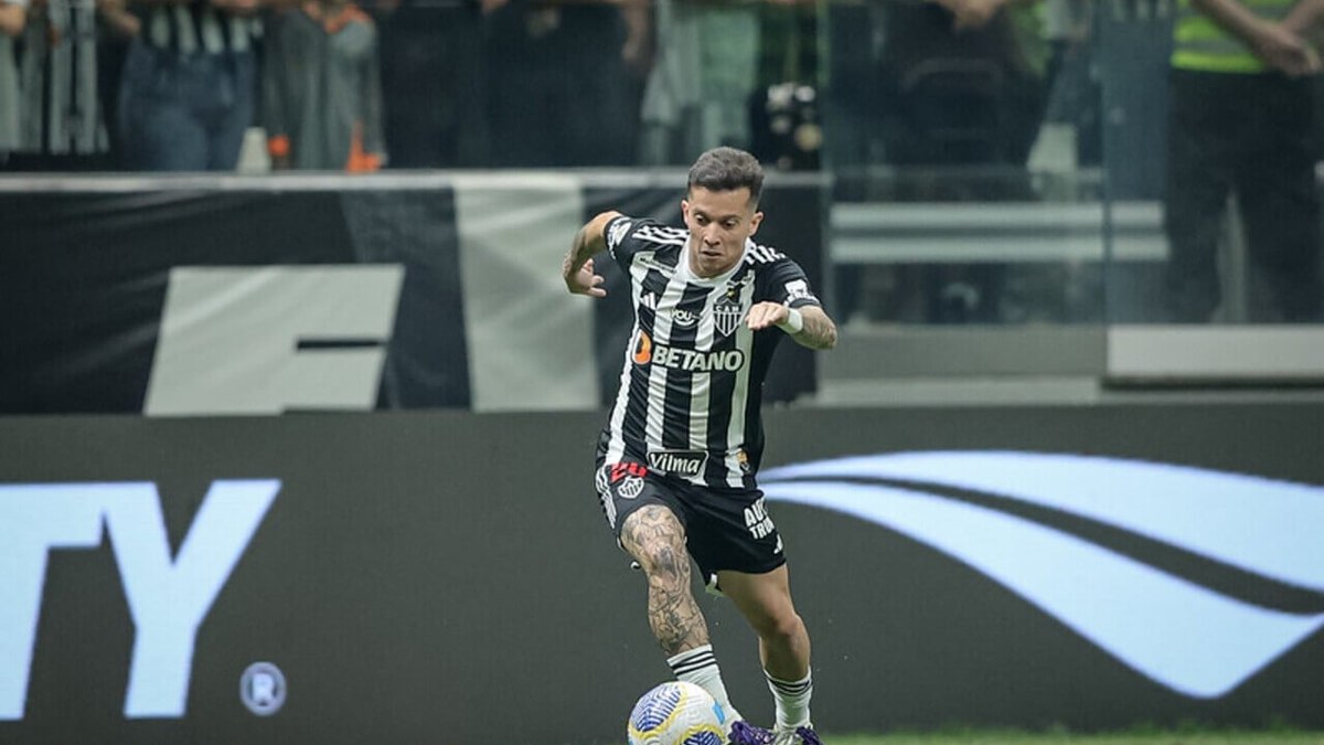 Bernard sofre grave lesão e está fora da temporada