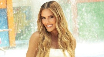 Deborah%20Secco%20posa%20de%20mai%C3%B4%20e%20recebe%20elogio%3A%20%22Ainda%20mais%20linda%22