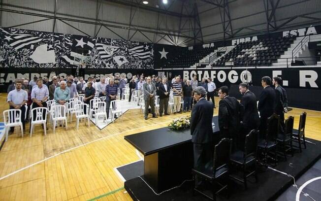 Sócios do Botafogo são convocados para votar pela aprovação da compra da SAF por investidor