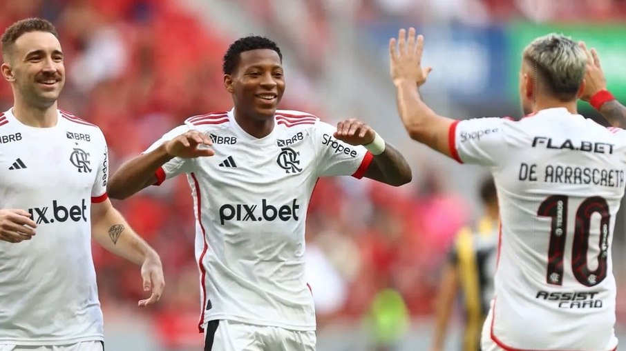 Flamengo acerta venda de Plata para o Dínamo Moscou por 10 milhões de euros