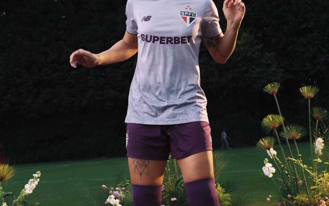 São Paulo lança terceira camisa inédita para o time feminino São Paulo lança terceira camisa inédita para o time feminino