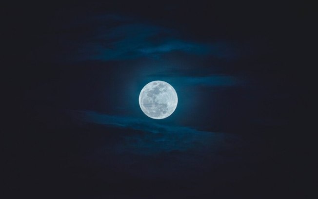 Significado e previsões da Superlua em Peixes, chamada de Lua Azul