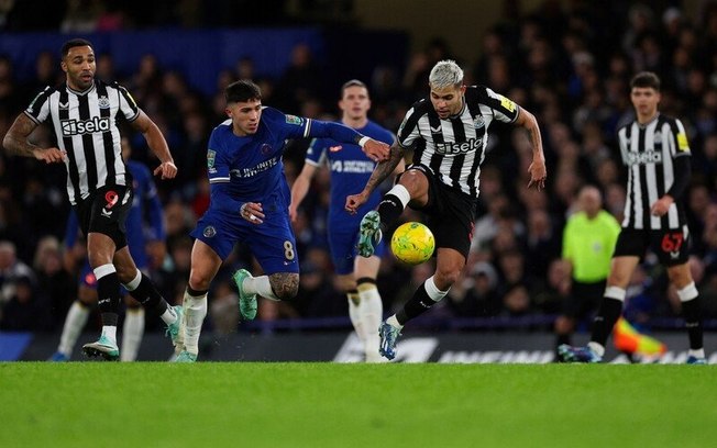 Chelsea e Newcastle se enfrentam em disputa de meio de tabela no Campeonato Inglês - Foto: Adrian Dennis/AFP