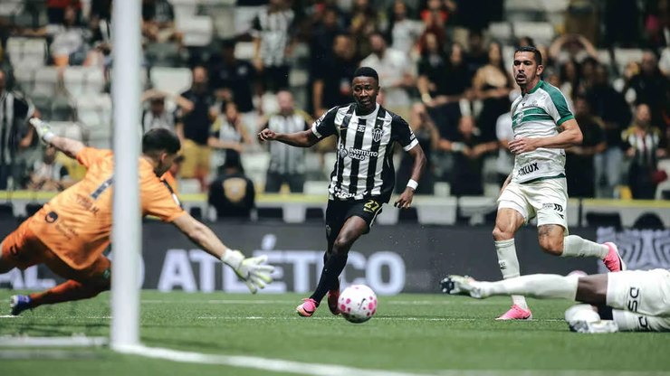 Bota vence a 1ª sob comando de Tite