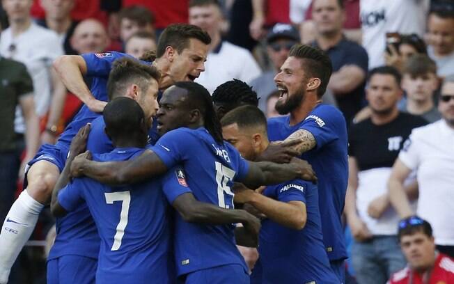 Jogadores do Chelsea comemoram gol de Hazard