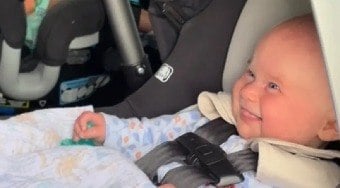 Mãe revela truque para bebê parar de chorar no carro e encanta web