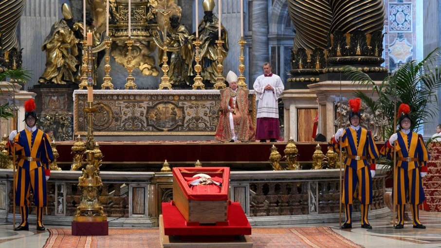 Corpo do Papa Francisco no interior da Basílica de São Pedro Corpo do Papa Francisco no interior da Basílica de São Pedro