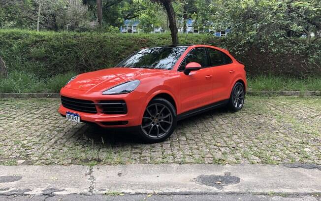 O Porsche Cayenne Coupé 3.0 V6 fica ainda mais extravagante com a cor 