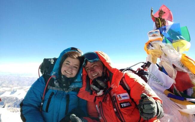 Renato Zangaro e Ayesha Zangaro são pai e filha e venceram juntos o desafio de escalar o imponente Monte Everest
