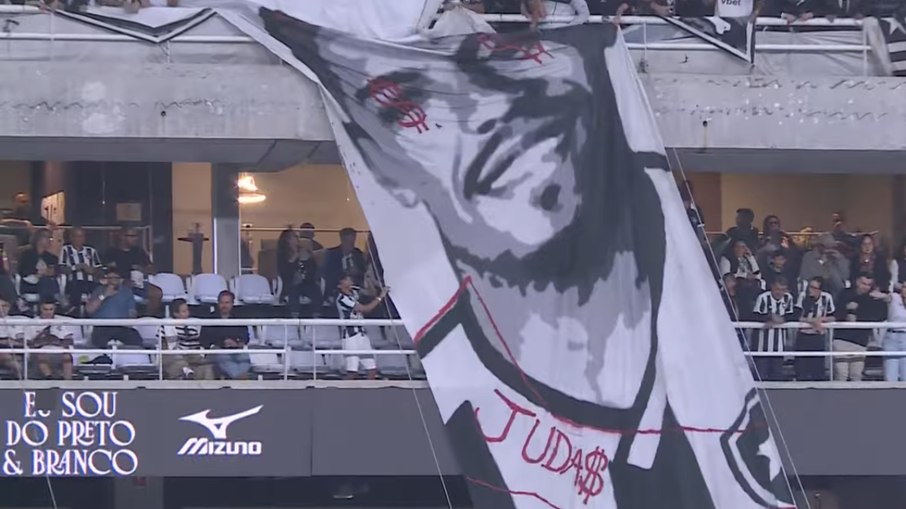 Bandeirão da torcida do Botafogo para o Marlon Freitas
