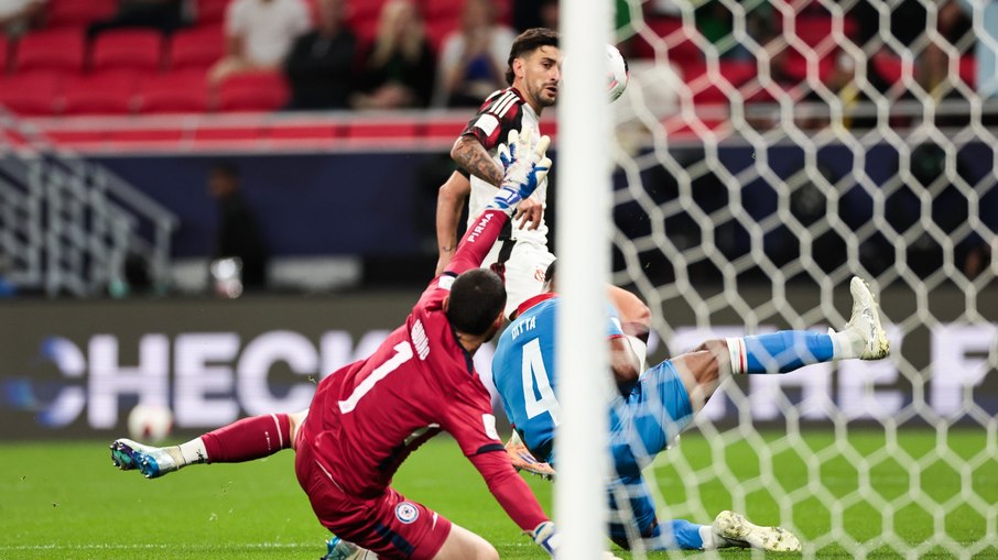 Mesmo sem ângulo, Arrascaeta marcou o segundo gol do Flamengo no jogo Mesmo sem ângulo, Arrascaeta marcou o segundo gol do Flamengo no jogo