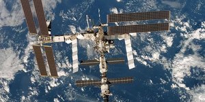 Astronautas retornam mais cedo da ISS por problema de saúde