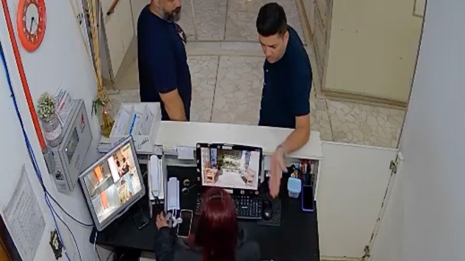 Vereador Otto Alejandro (PL), foi flagrado proferindo ameaças e ofensas para a porteira do condomínio Vereador Otto Alejandro (PL), foi flagrado proferindo ameaças e ofensas para a porteira do condomínio