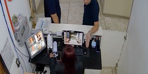 “Você é assalariada, não ganha R$ 1 mil”, diz vereador a porteira