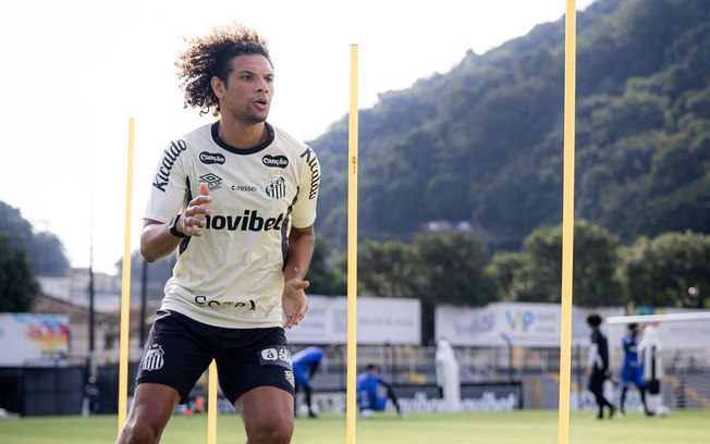 Arão sentiu dores durante duelo contra o Atlético, pela Sul-Americana Arão sentiu dores durante duelo contra o Atlético, pela Sul-Americana