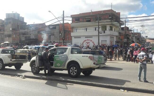 Operação da Polícia Militar Ambiental na cidade de Osasco, na Grande São Paulo, na manhã deste domingo (25)