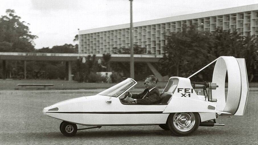 Primeiro protótipo FEI X-1 foi exposto no VI Salão do Automóvel de 1968.