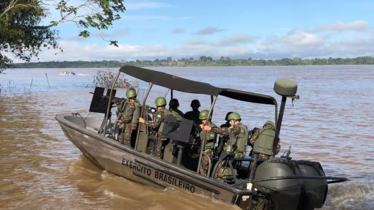 Operação se concentra em rios da região do Vale do Javari, no Amazonas, onde dupla está desaparecida desde domingo