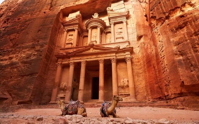 As ruínas de Petra, na Jordânia, são um ponto turístico famoso e uma das 7 Maravilhas do Mundo Moderno