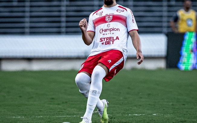 CRB bate Chapecoense em jogo movimentado de cinco gols e segue buscando uma vaga no G-4 da Série B