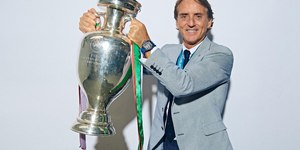 Itália anuncia novo comando após polêmicas com Pirlo e Maldini