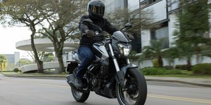 Bajaj Dominar 250 ganha mais tecnologia e chega por R$ 23.800