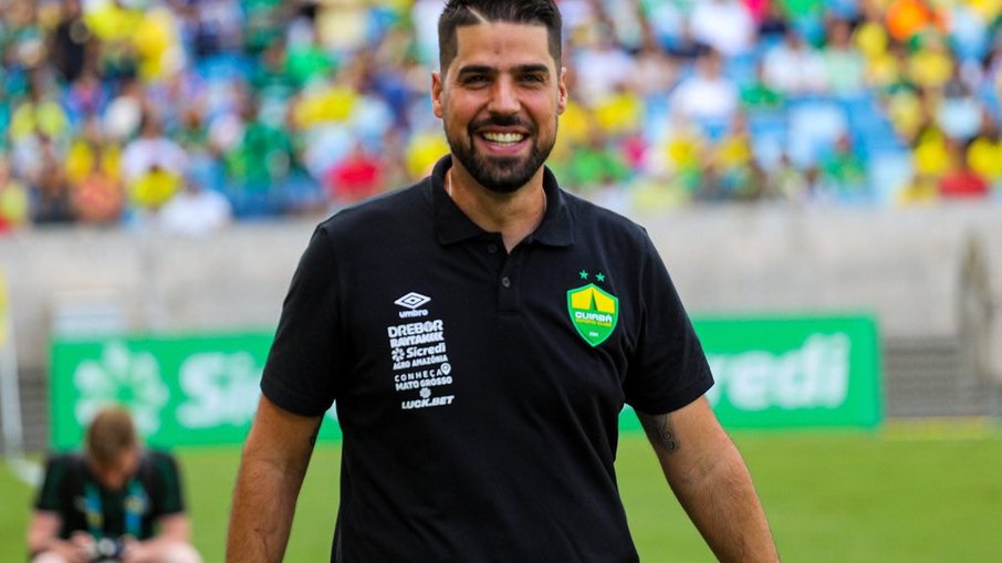 António Oliveira é cotado para ser novo técnico do Corinthians