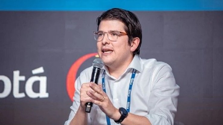 Pré-candidato à presidência da Colômbia Miguel Uribe é Baleado na cabeça em evento de campanha