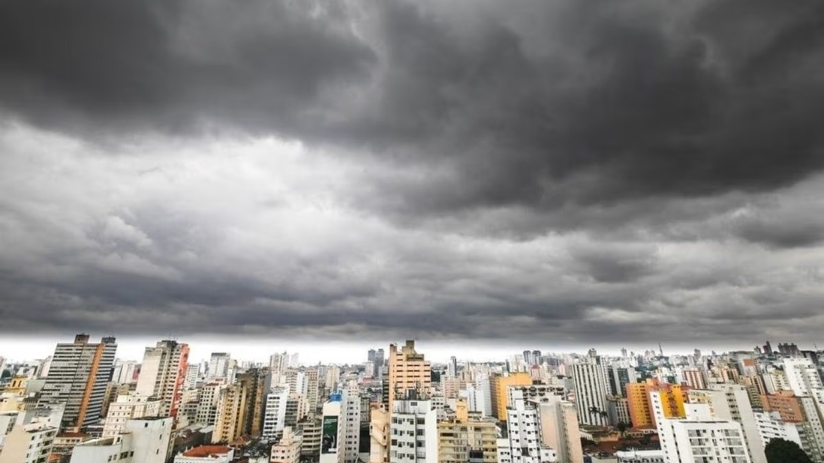 Novo ciclone
traz frente fria e provoca chuva em 11 estados - QTU Questões do Universo