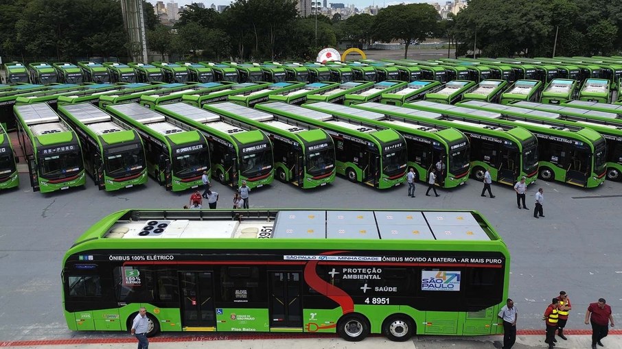 São Paulo possui atualmente 728 ônibus elétricos, sendo 527 movidos a bateria e 201 trólebus São Paulo possui atualmente 728 ônibus elétricos, sendo 527 movidos a bateria e 201 trólebus