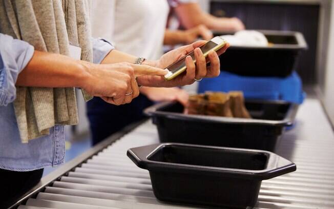 Na web, funcionários que trabalham em aeroporto contaram quais os itens mais estranhos já vistos na bagagem de mão Na web, funcionários que trabalham em aeroporto contaram quais os itens mais estranhos já vistos na bagagem de mão