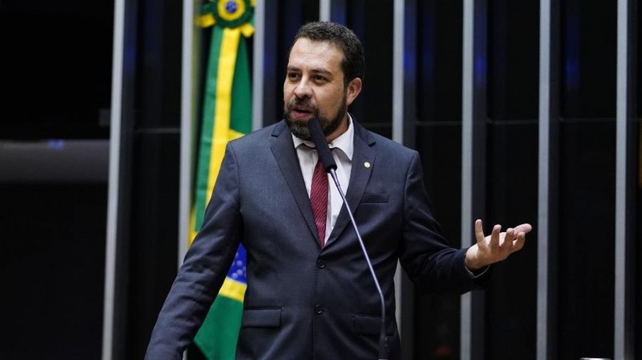 'Esse insulto a todos os professores brasileiros não pode ficar impune!', disse Boulos nas redes sociais.