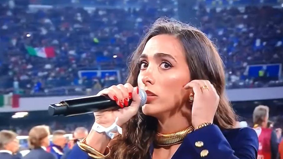 Cantora Ellynora viralizou após cantar hino da Inglaterra contra a Itália