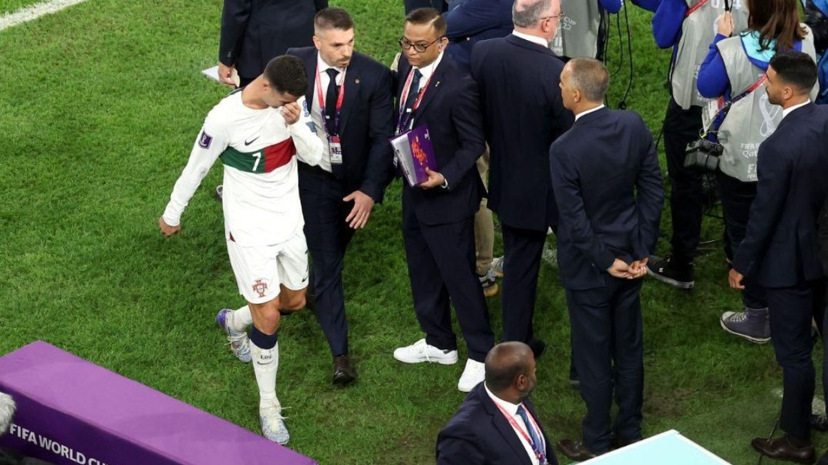 Cristiano Ronaldo deixou o campo em lágrimas