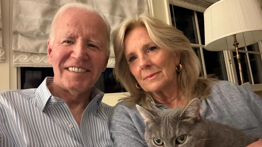 Joe Biden (à esquerda) e sua esposa, Jill Biden (à direita) Joe Biden (à esquerda) e sua esposa, Jill Biden (à direita)