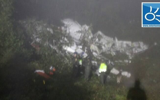 Avião que levava delegação da Chapecoense para a Colômbia cai em Medellín